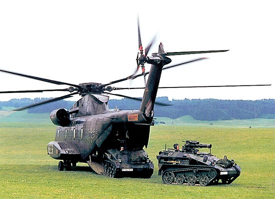 Armoured weapon carriers WIESEL 1 MK20 and TOW with CH-53 Helicopter, with good all-round observation and target reconnaissance facilities and night combat ability.